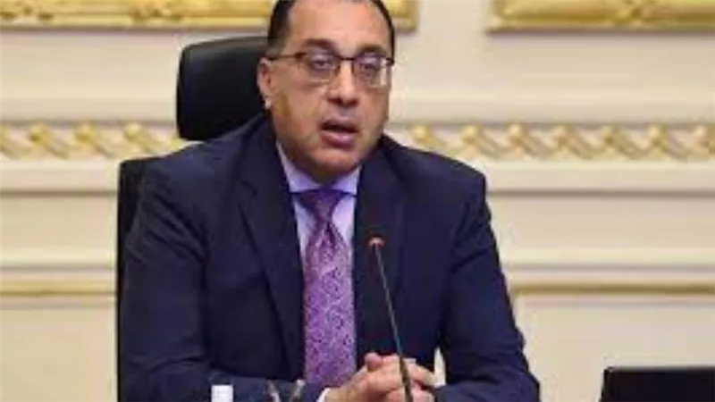 رئيس الوزراء يُعلن بدء إجراءات تعيين 30 ألف معلم سنويًا لمدة 5 سنوات