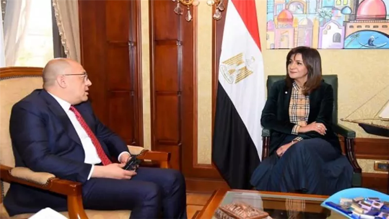 وزيرة الهجرة تبحث تبادل الخبرات في ملف الهجرة والمهاجرين مع سفير الفلبين بالقاهرة (صور)