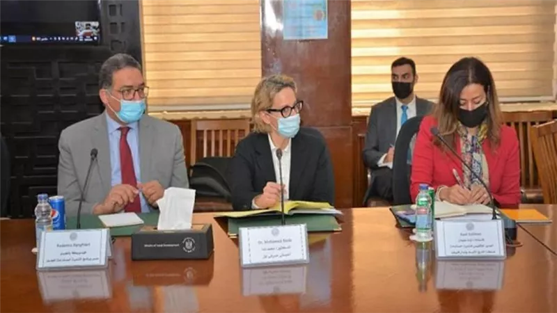 وزير التنمية المحلية يتابع مع وفد البنك الدولي الموقف التنفيذي لبرنامج التنمية المحلية بصعيد مصر (صور)