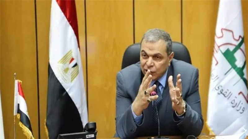 وزير القوى العاملة يعلن عن 3521 فرصة عمل برواتب مجزية 