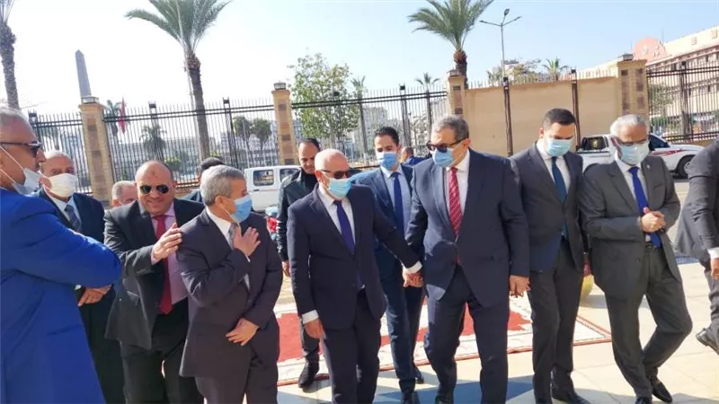 محافظ بورسعيد يستقبل وزير القوي العاملة بديوان المحافظة