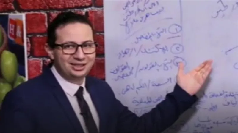 الأطباء تفجر مفاجأة بخصوص بائع الكركمين: غير مدون بسجلات النقابة