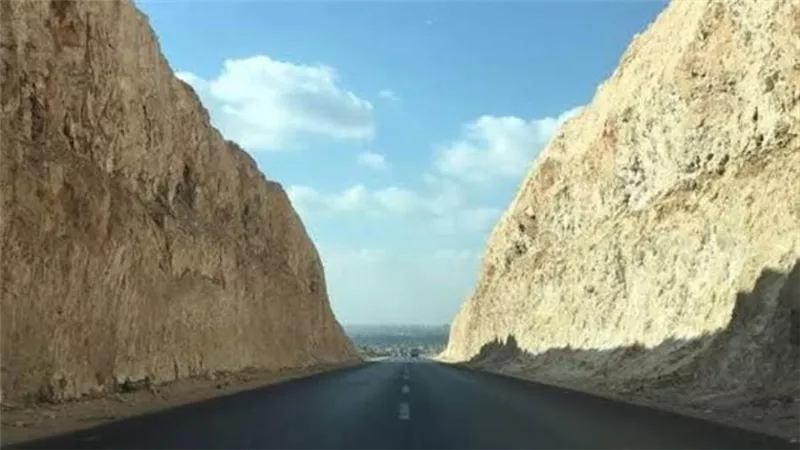 استمرار غلق الطريق الصحراوي الشرقي بسبب السيول