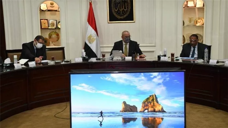 وزيرا التخطيط والإسكان يناقشان الخطة الاستثمارية لوزارة الإسكان للعام المالى 2022/2023 (صور)