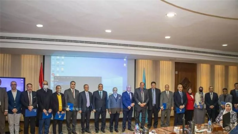 جامعة طنطا تكرم علمائها الفائزين بجوائزها التقديرية والتشجيعية والاداء الجامعى 2021