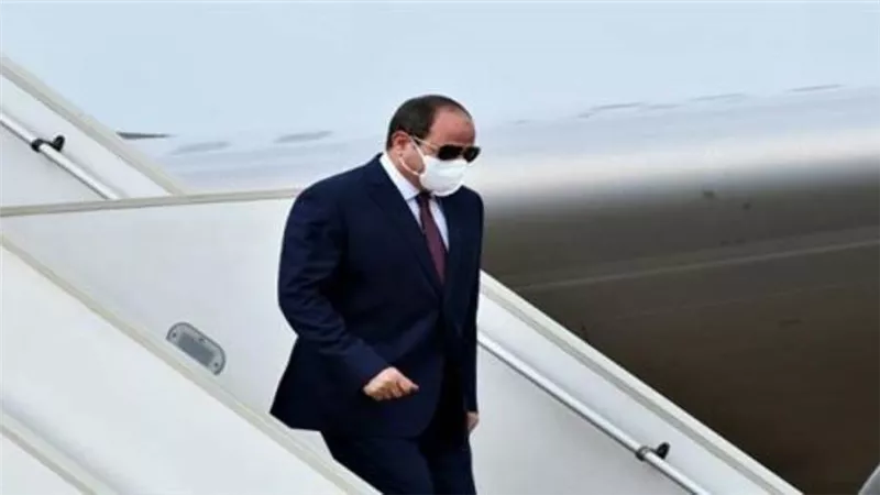 الرئيس السيسي يعود إلى أرض الوطن بعد زيارة رسمية إلى الكويت