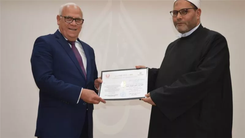 محافظ بورسعيد يكرم المشاركين في تنظيم المسابقة الدولية للقرآن الكريم والابتهال الديني