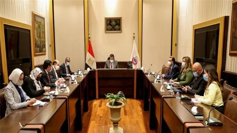 عاجل | د. خالد عبدالغفار يوجه بتكثيف حملات التوعية الصحية للتعريف بمرض «الإيدز» وسبل الوقاية من الإصابة (صور)