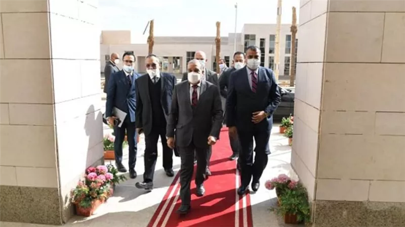 وزير الإنتاج الحربي يعقد أول اجتماع بمقر الوزارة بالحي الحكومي بالعاصمة الإدارية الجديدة (صور)