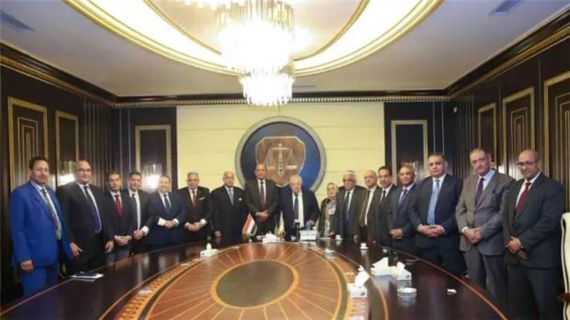 نقيب المحامين ووفد من النقابة العامة في زيارة إلى نادي القضاة