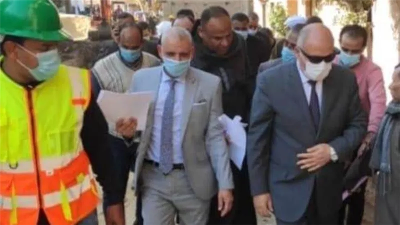 الداودي : تغيير خطوط المياه المتهالكة بمدينة قنا وإعادة رصف الطرق بجودة عالية قريبا  