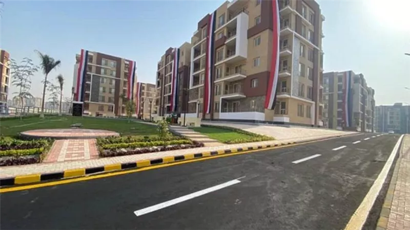 وزير الإسكان يتابع الموقف التنفيذي للمشروعات المختلفة بمدينة 15 مايو (صور)