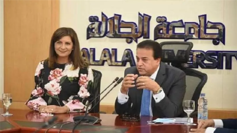 وزيرا التعليم العالي والهجرة يعلنان مواعيد وآلية تلقي أوراق الطلاب العائدين من أوكرانيا الراغبين في الدراسة بمصر (صور)