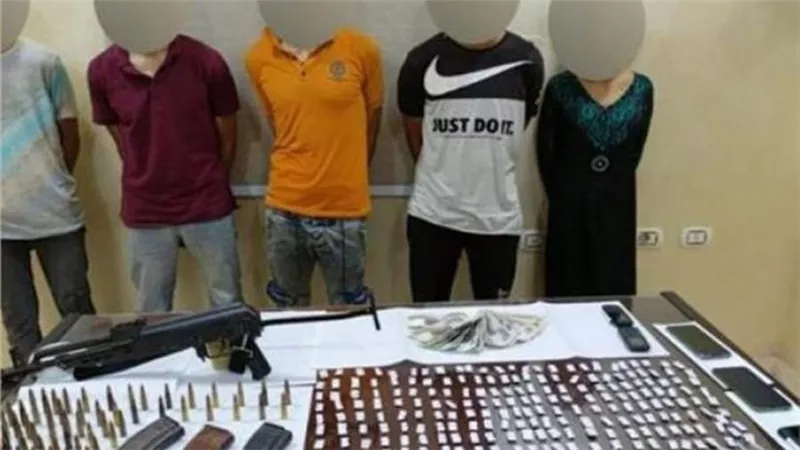 مصرع عنصرين شديدي الخطورة وضبط 393 آخرين بـ2000 قطعة سلاح 