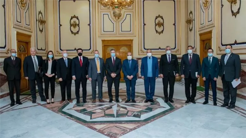 وزير الإنتاج الحربي يبحث مع وفد 