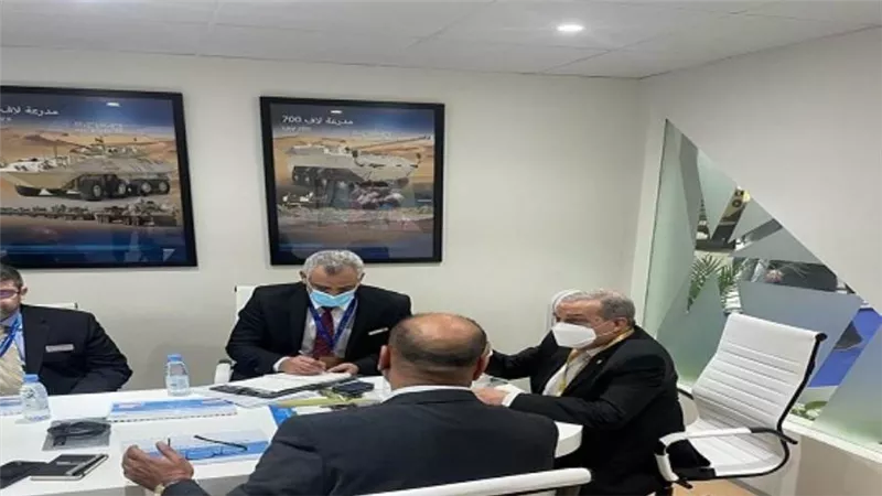 وزير الإنتاج الحربي يزور جناح 