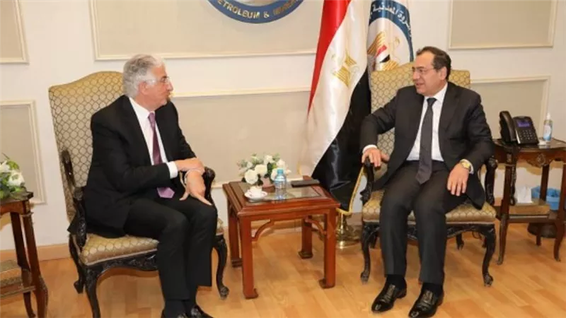 وزير البترول يبحث مع رئيس المؤسسة الدولية الإسلامية لتمويل التجارة برامج التمويل للعام الحالي 