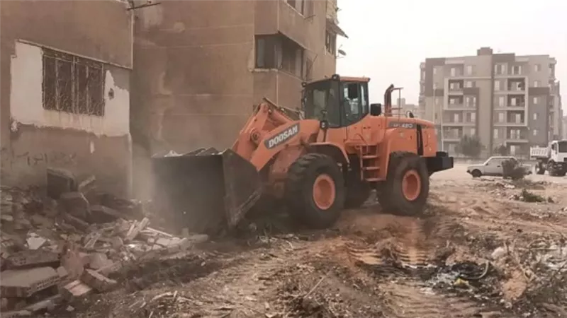 الإسكان: مسئولو أجهزة المدن الجديدة يشنون عدة حملات لإزالة المخالفات والتعديات بالتعاون مع الشرطة (صور)