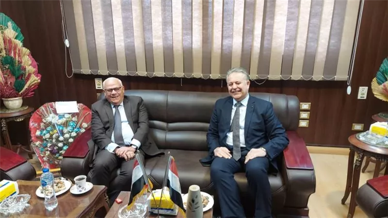 محافظ بورسعيد يزور محكمة بورسعيد ويوجه التهنئة لرئيس المحكمة الجديد