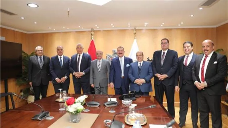وزيرا العدل والزراعة يوقعان عقدًا لنقل أراضي ومباني لإقامة محكمة بالقناطر الخيرية