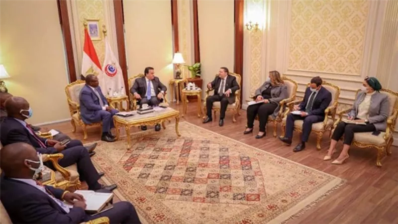 د. خالد عبد الغفار يستقبل سفير دولة زامبيا لدى مصر لبحث أوجه التعاون بين البلدين في القطاع الصحي (صور)