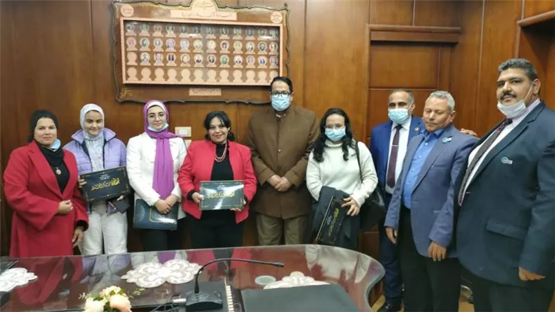 وكيل تعليم الغربية.. يستقبل أبناء الغربية المشاركين والفائزين بالمراكز الأولى على مستوى الجمهورية بمعرض مكتبة الإسكندرية 