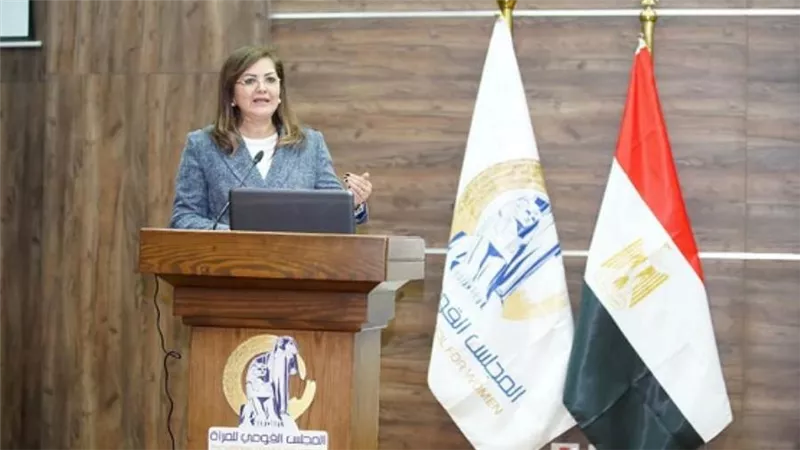 تخريج الدفعة الثالثة من برنامج تأهيل القيادات النسائية التنفيذية بالمحافظات (صور)