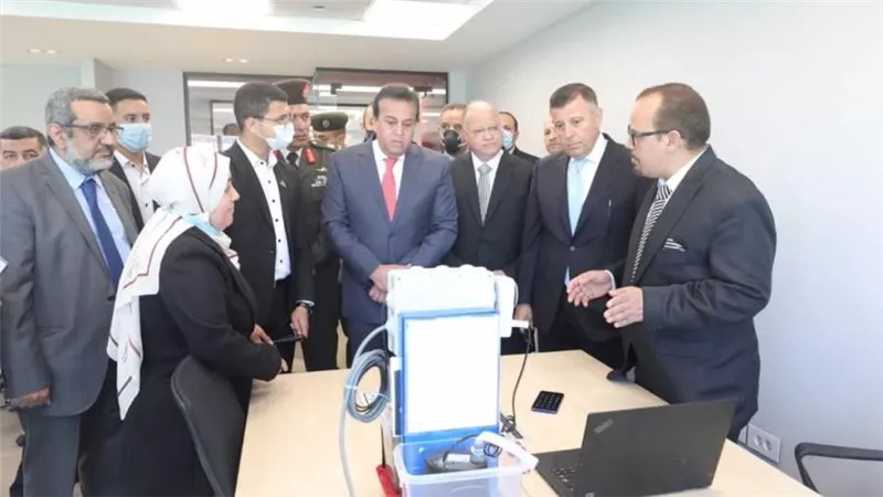 وزير التعليم العالي ورئيس جامعة عين شمس يفتتحان أول مركز للابتكار وريادة الأعمال بجامعة عين شمس (صور)