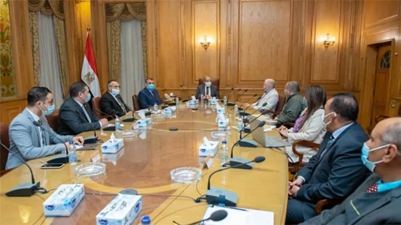 وزير الإنتاج الحربي يبحث مع وفد شركة 