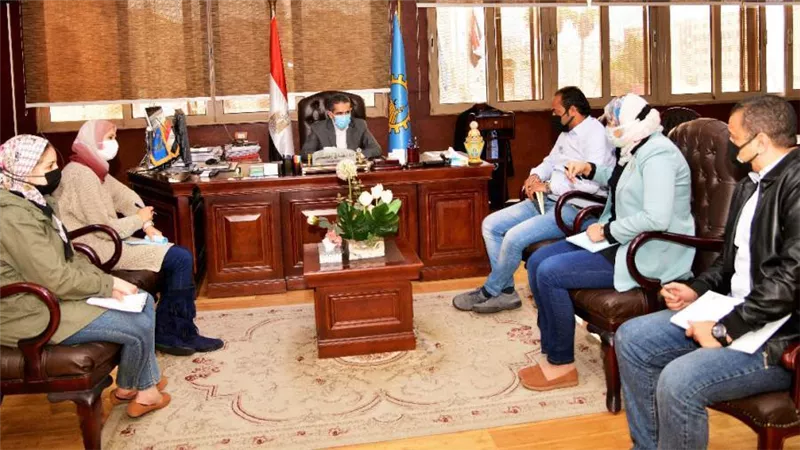 محافظ الغربية 252 قافلة وتوفير ٧٧٧٣ فرصة عمل لأهالي مركز زفتى 