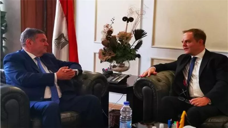 وزير قطاع الأعمال يبحث مع سفير بريطانيا بالقاهرة تعزيز التعاون الاقتصادي