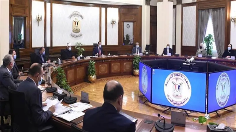رئيس الوزراء يترأس الاجتماع الرابع للجنة مواجهة تأثير الأزمة العالمية الراهنة على السلع الاستراتيجية (صور)