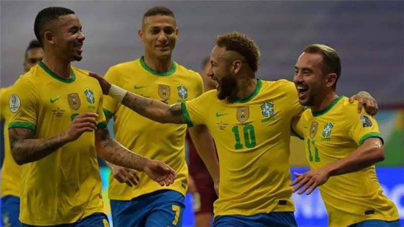 استعدادا للمونديال.. مدرب البرازيل يحضر مباريات دوري أبطال أوروبا