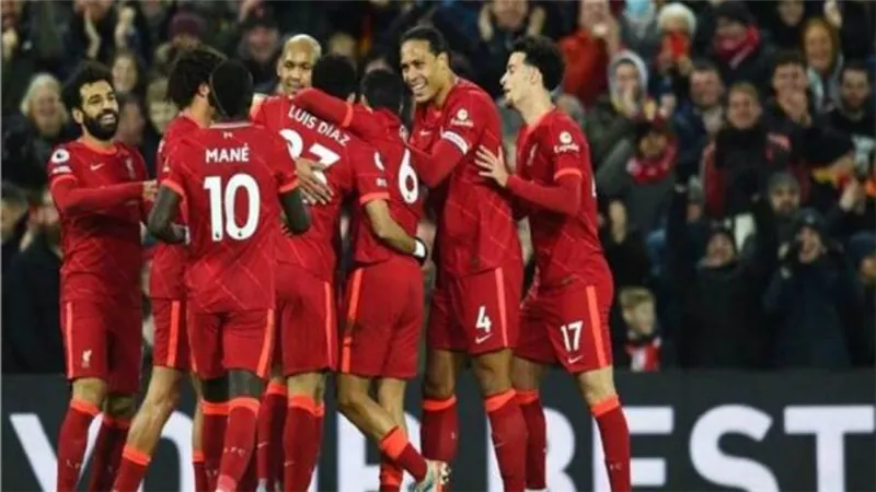 انطلاق مباراة بنفيكا وليفربول