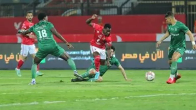عبد المنصف يحرم بيرسي تاو من تسجيل الهدف الثانى للأهلي بمرممى الاتحاد