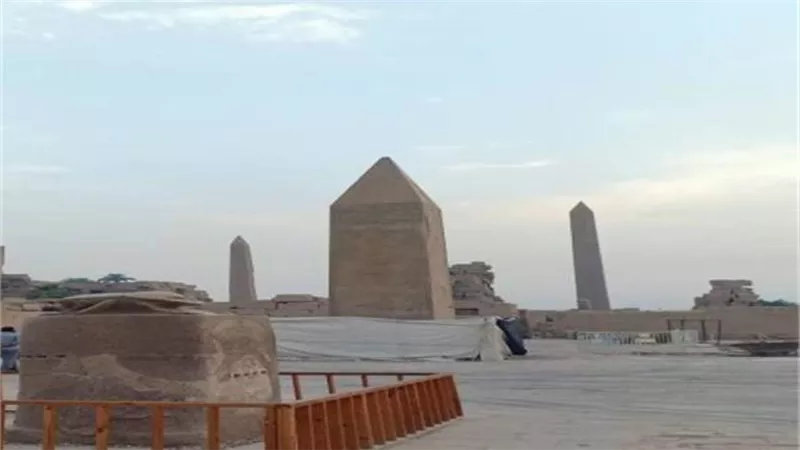 ترميم و إقامة مسلة الملكة حتشبسوت بالكرنك