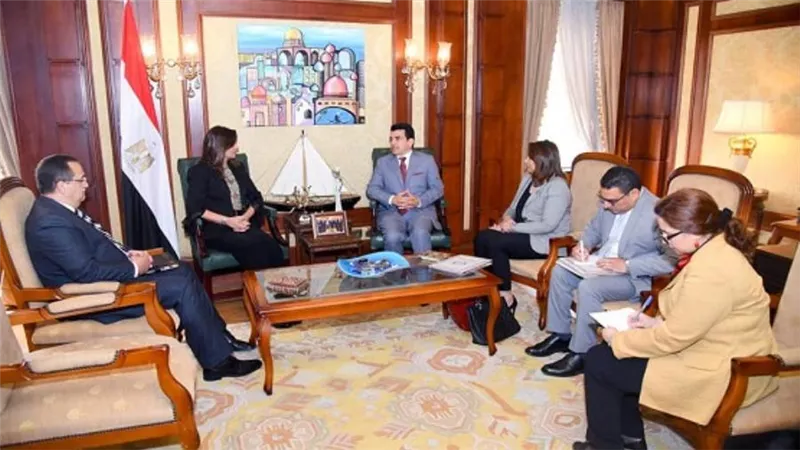 وزيرة الهجرة تلتقي مدير منظمة العالم الإسلامي للتربية والعلوم والثقافة 