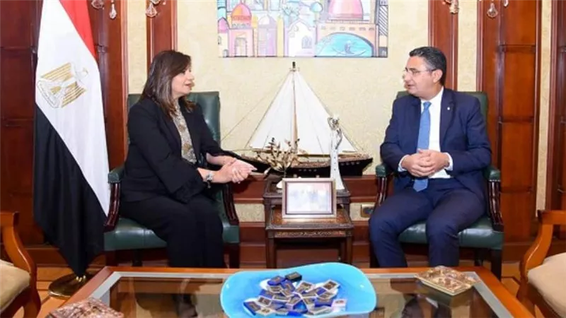 وزيرة الهجرة تستقبل رئيس مجلس إدارة البريد المصري لبحث استفادة المصريين بالخارج من الخدمات البريدية 