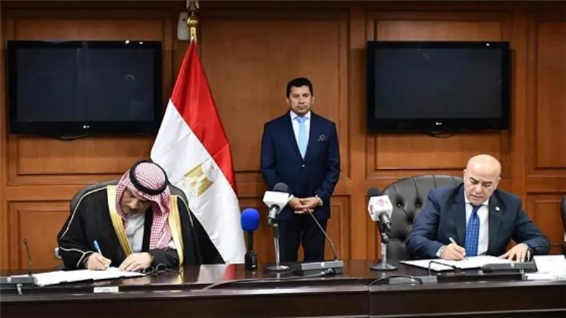 وزير الشباب يشهد توقيع بروتوكول تعاون مع مجلس القبائل والعائلات المصرية (صور)