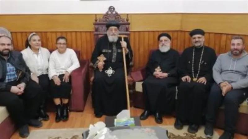 البابا تواضروس الثاني يستقبل أرملة كاهن الإسكندرية الشهيد وأسرته