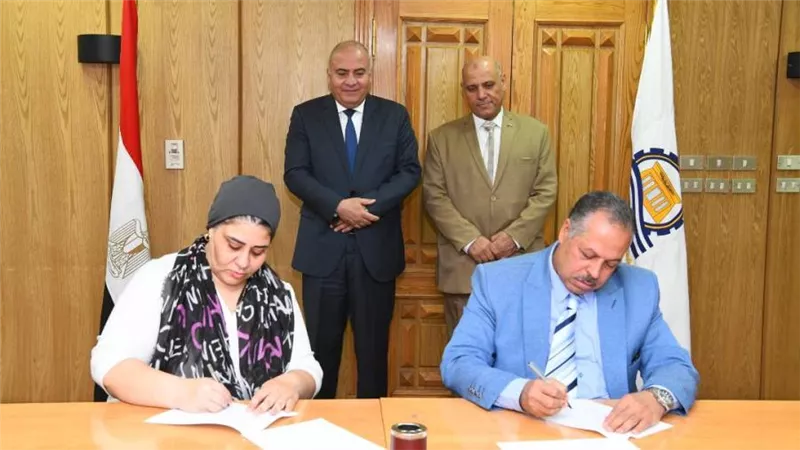 محافظ قنا يشهد توقيع بروتوكول تعاون لتنفيذ مركز خدمي حضاري بنقادة  