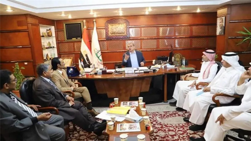 سعفان يبحث مع القنصل السعودي وشركات نقل الحجاج التنسيق لسفر العمالة المصرية لموسم الحج (صور)