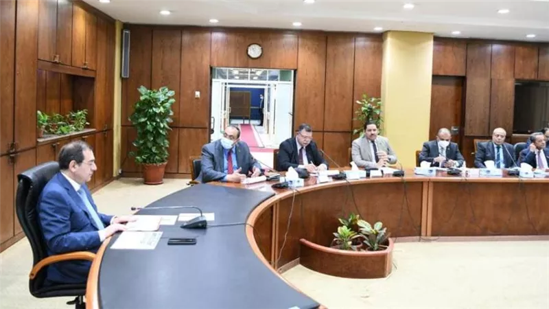 وزير البترول يتابع الموقف التنفيذي للمشروع القومي لتوصيل الغاز الطبيعي للمنازل