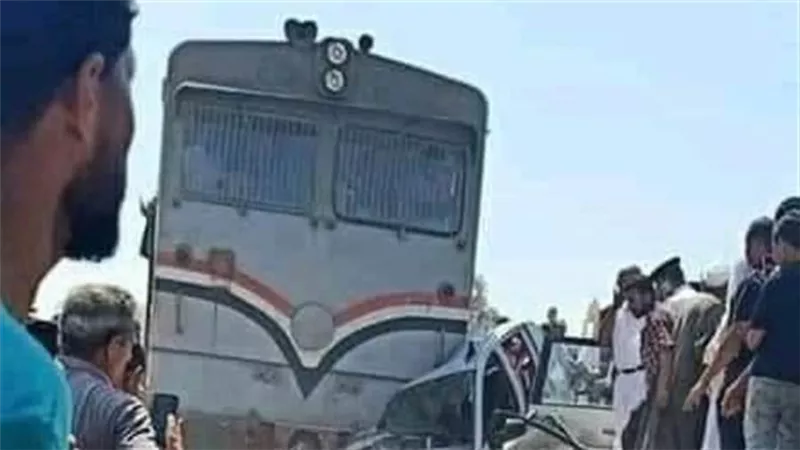 مصرع طفلتين بعد أن صدمهما قطار أثناء استقلالهم عربة كارو بالغربية
