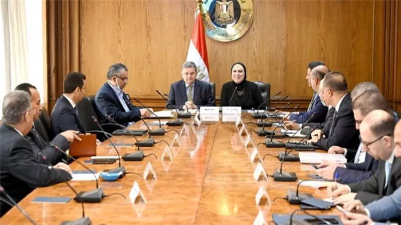 وزيرة التجارة تترأس اجتماع لجنة إحلال التوكتوك 