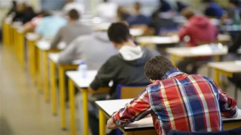 الحكومة تحسم الجدل بشأن حذف أجزاء من مقررات الثانوية العامة