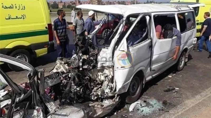 إصابة 9 أشخاص في تصادم سيارتين بطريق الحواويش بسوهاج