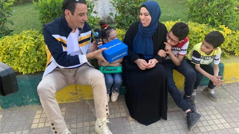 طارق علام يواصل جولات جبر الخواطر والفرحة مع الجماهير فى برنامجه 