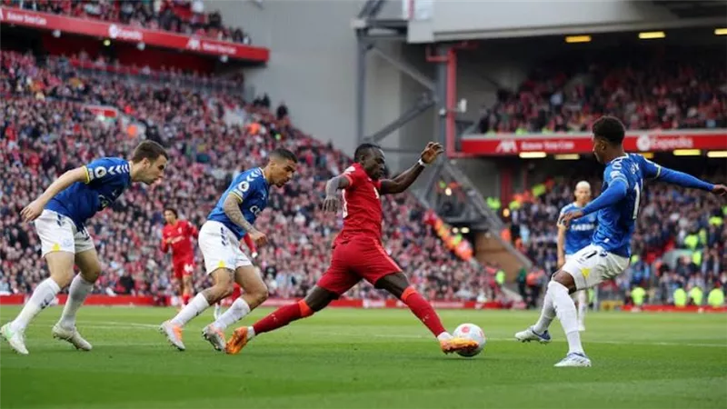التعادل السلبي يحسم الشوط الأول بين ليفربول وإيفرتون في الدوري الإنجليزي
