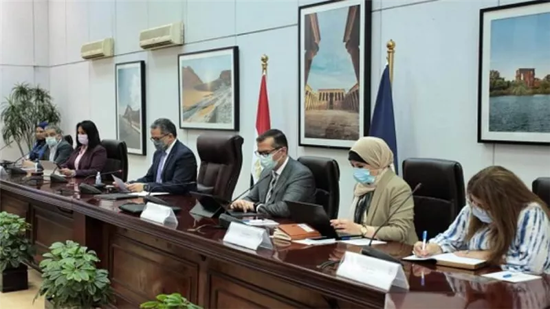 وزراء السياحة والتنمية المحلية والبيئة يناقشون الاستعدادات لمؤتمر المناخ (صور)